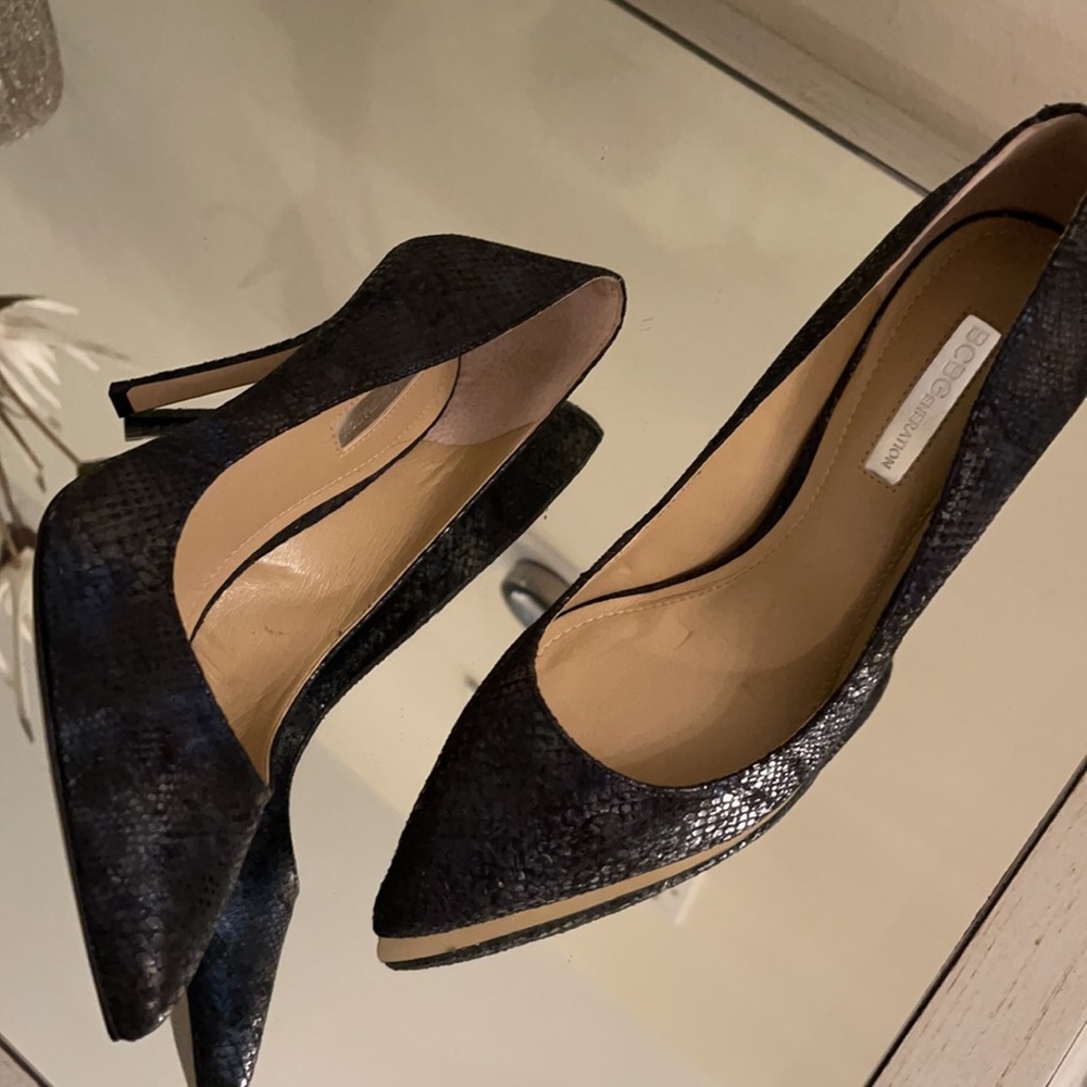 BCBGeneration Blue Heels - NEW - Picture 7 of 7